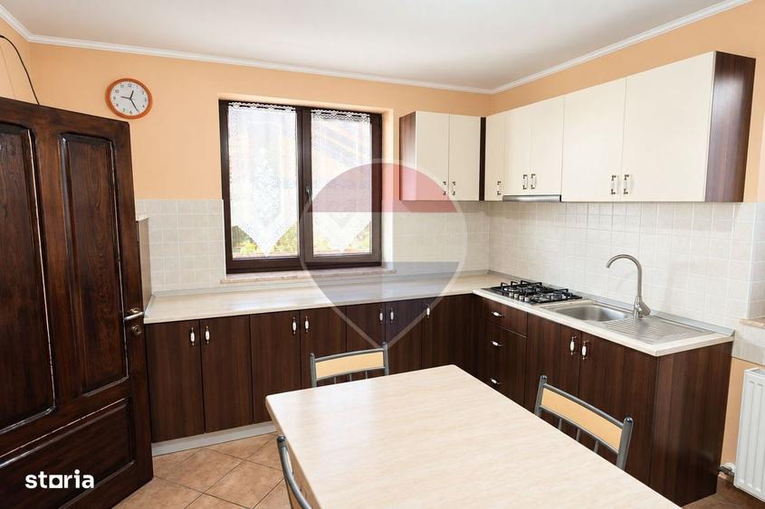 Casă cu 4 camere cu Teren 400 Mp în Central