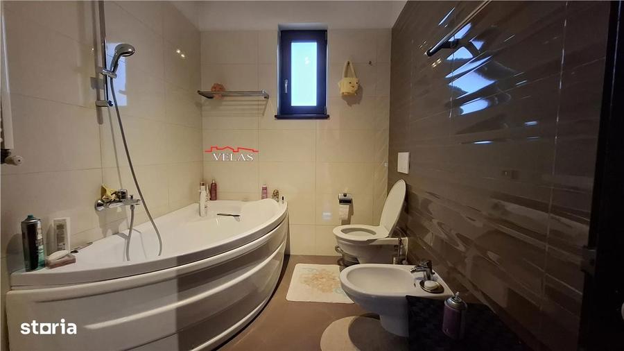 Casă cu 6 camere cu Teren 507 Mp în Central