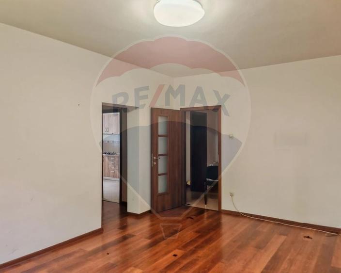 Apartament cu 2 camere decomandat, mobilat în Semicentral