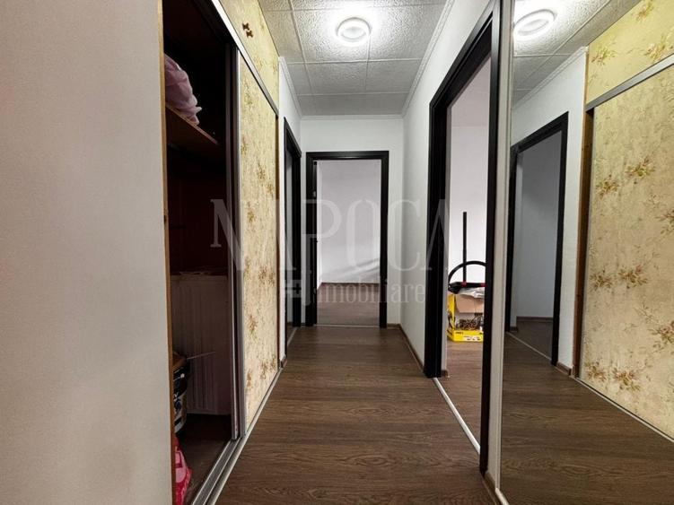 Apartament cu 4 camere semidecomandat în Florești