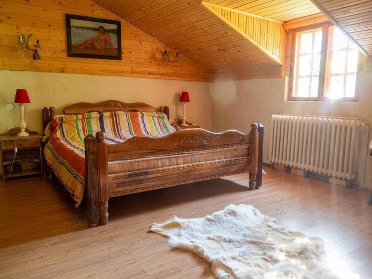 Casă cu 4 camere cu Teren 300 Mp în Moroeni