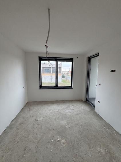 Duplex cu 4 camere cu Canalizare în Moșnița Nouă