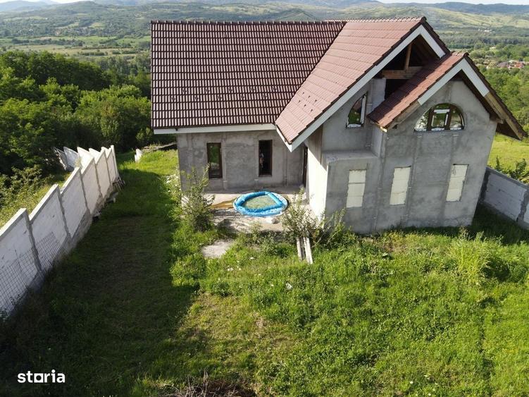 Casă cu 4 camere în Măgura