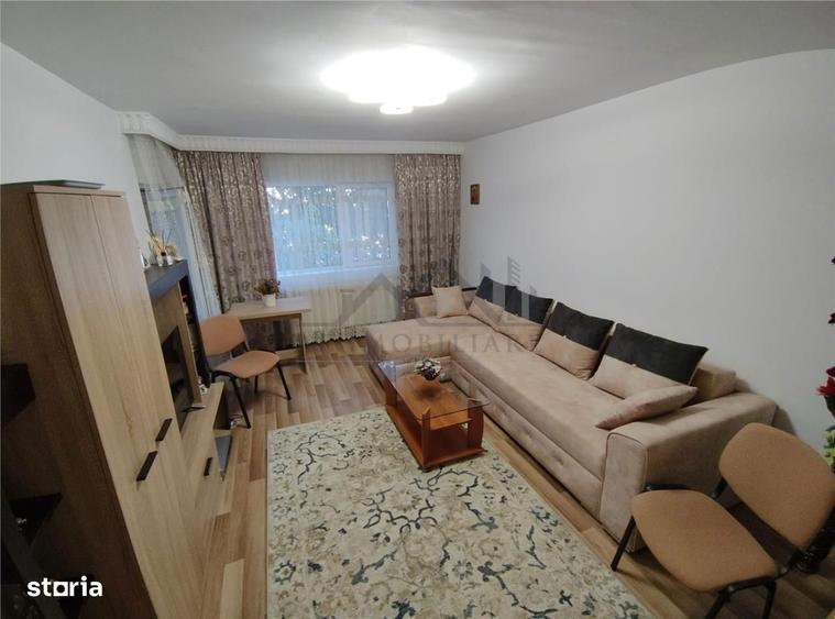 Apartament cu 3 camere decomandat, mobilat în Cug