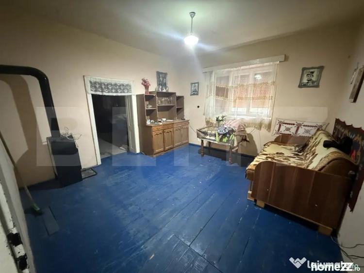 Casă cu 2 camere cu Teren 11600 Mp în Central