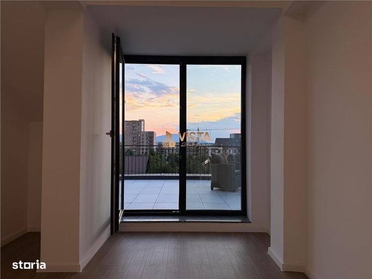 Apartament cu 3 camere decomandat în Tractorul