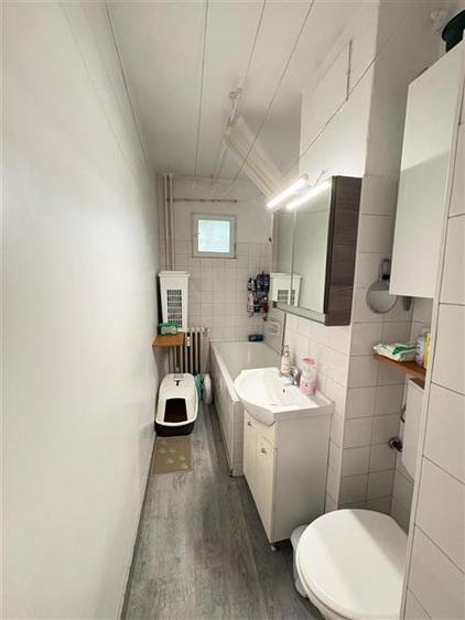 Apartament cu 3 camere semidecomandat în Circumvalațiunii
