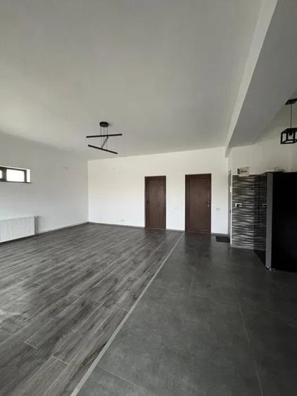 Apartament cu 3 camere decomandat, mobilat în Lazu