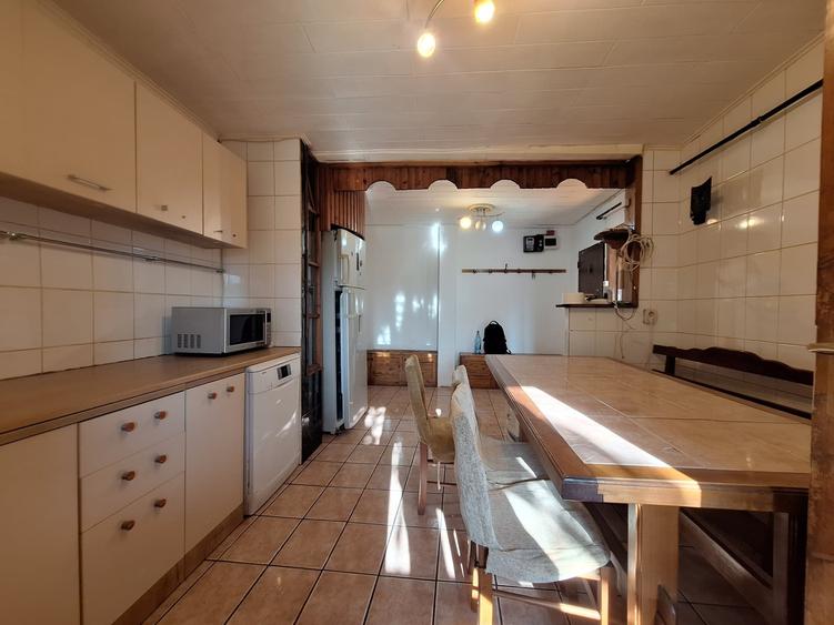 Apartament cu 3 camere decomandat, mobilat în Lipovei