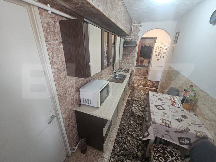 Apartament cu 4 camere semidecomandat, mobilat în Beclean