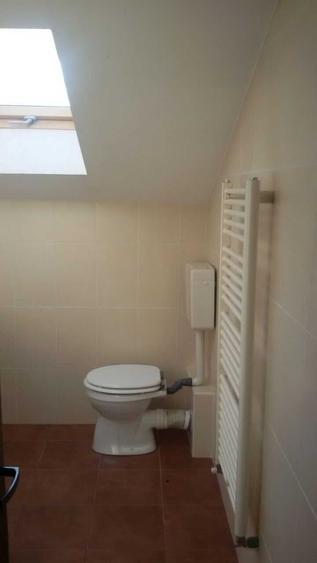 Apartament cu 2 camere nedecomandat în Gruia