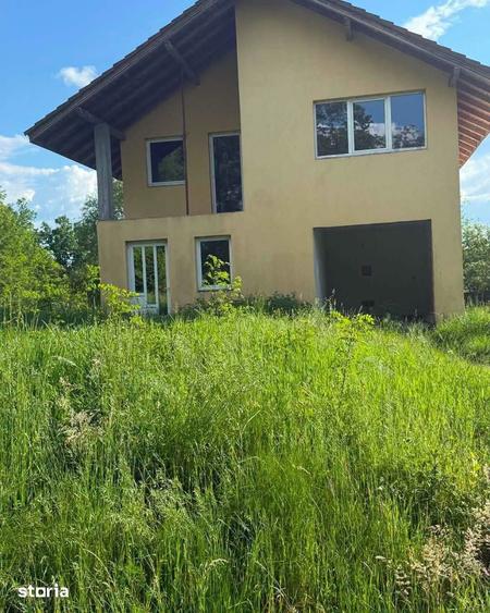 Casă cu 4 camere cu Teren 546 Mp în Groși