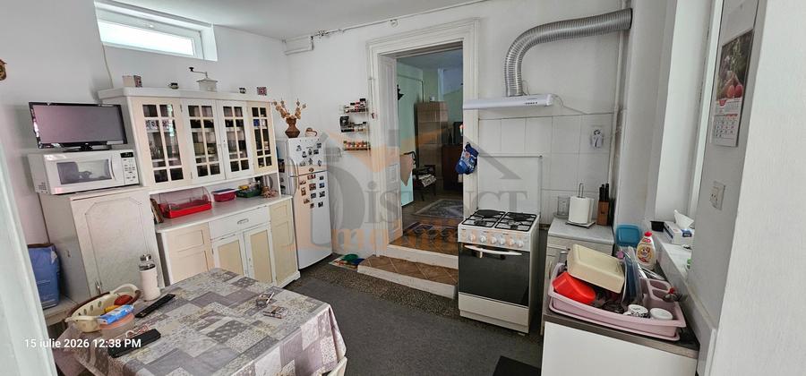 Casă individuală cu 5 camere cu Canalizare în Schei