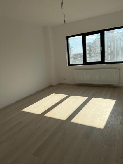 Penthouse cu 3 camere decomandat în Parcul Carol