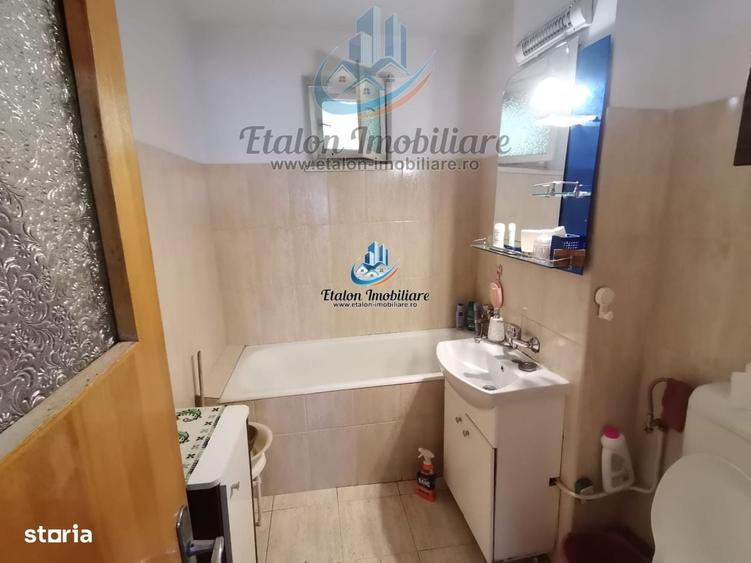 Apartament cu 3 camere decomandat în Ștefan cel Mare