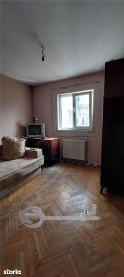 Apartament cu 4 camere semidecomandat în Copou