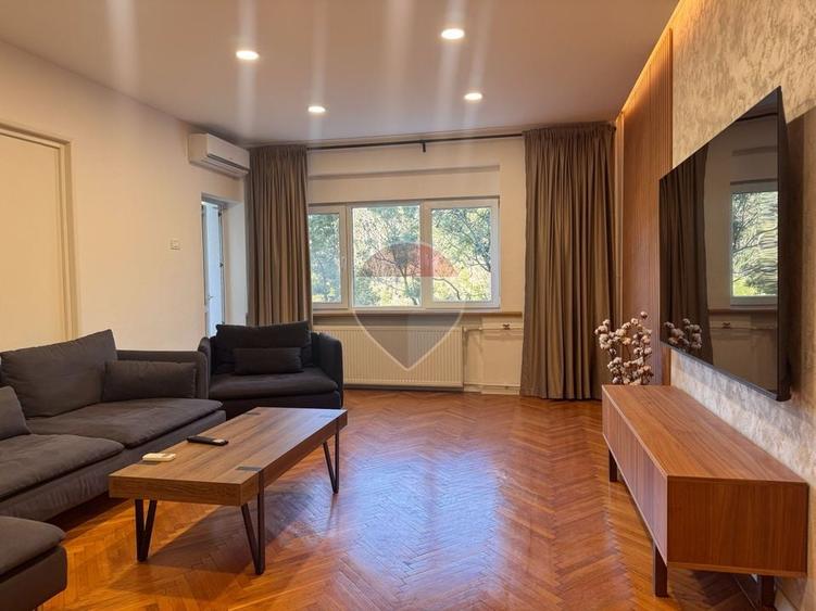 Apartament cu 4 camere în Periferie