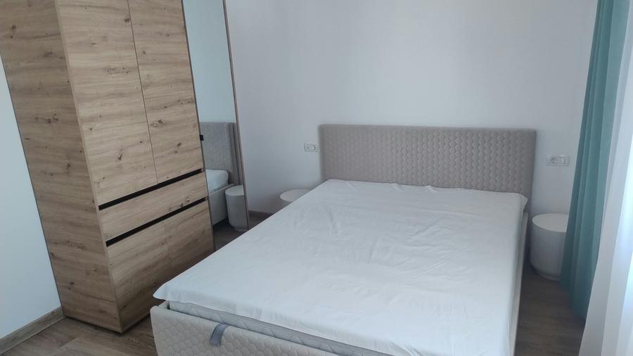 Apartament cu 2 camere decomandat în Tractorul
