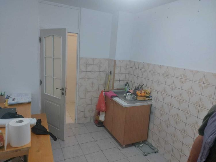 Apartament cu 3 camere decomandat în Dristor