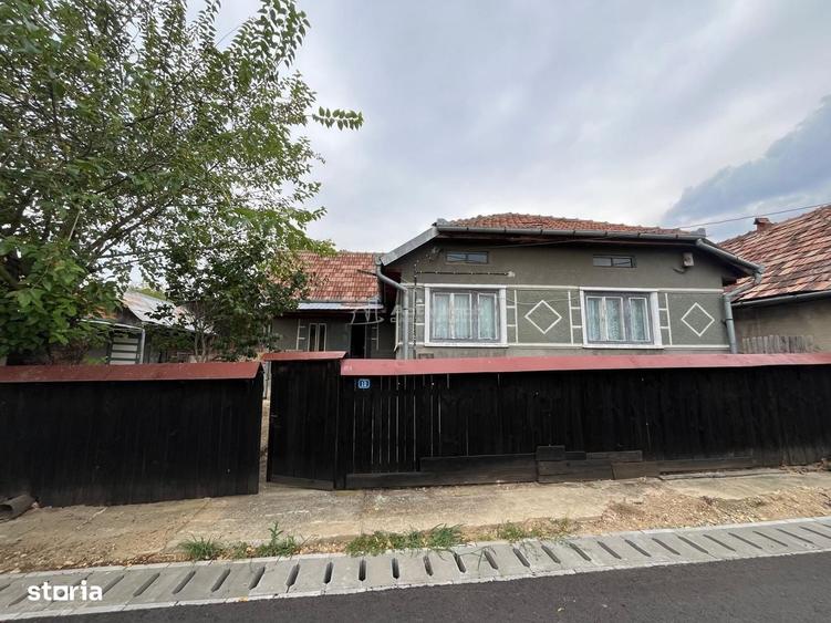 Casă cu 4 camere în Zorile