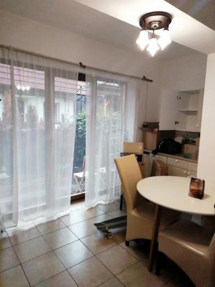 zona centrala 3 camere cu pat dublu , decomandat, la curte decking privat - 2