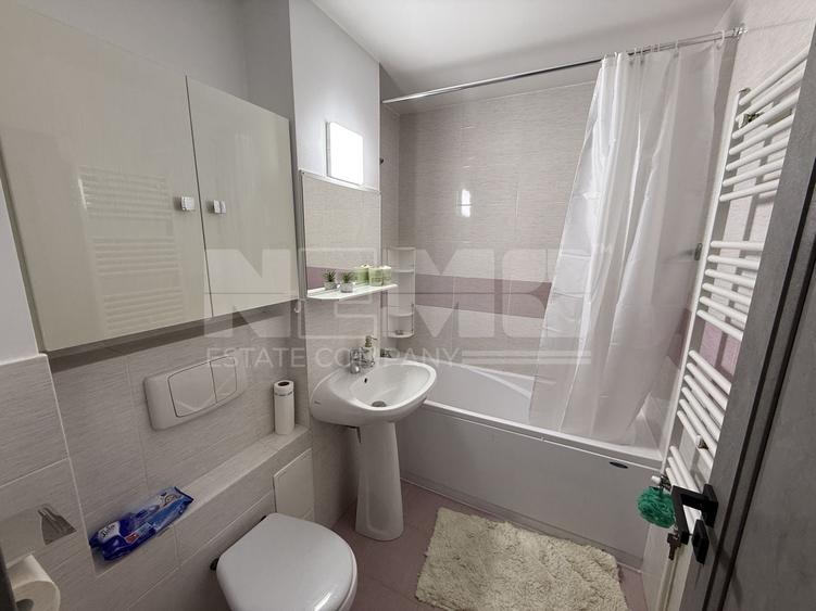 Apartament cu 2 camere semidecomandat, mobilat în Central