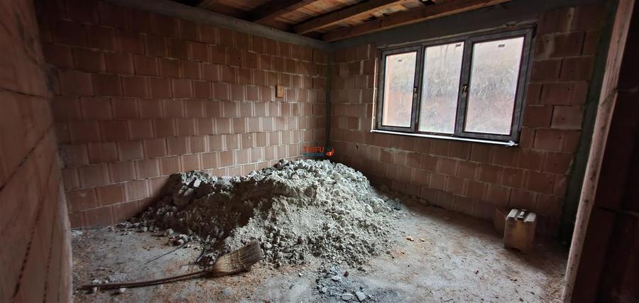 Casă individuală cu 5 camere cu Canalizare în Periferie