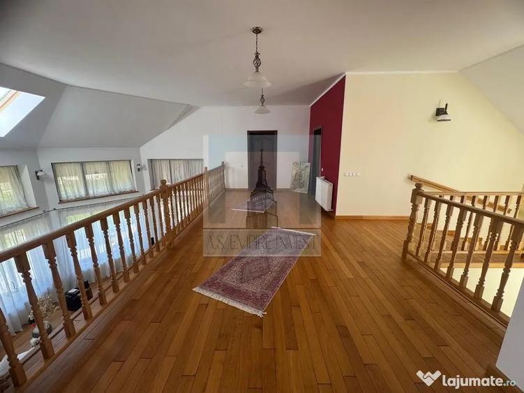 Casă cu 11 camere cu Canalizare în Hoghiz