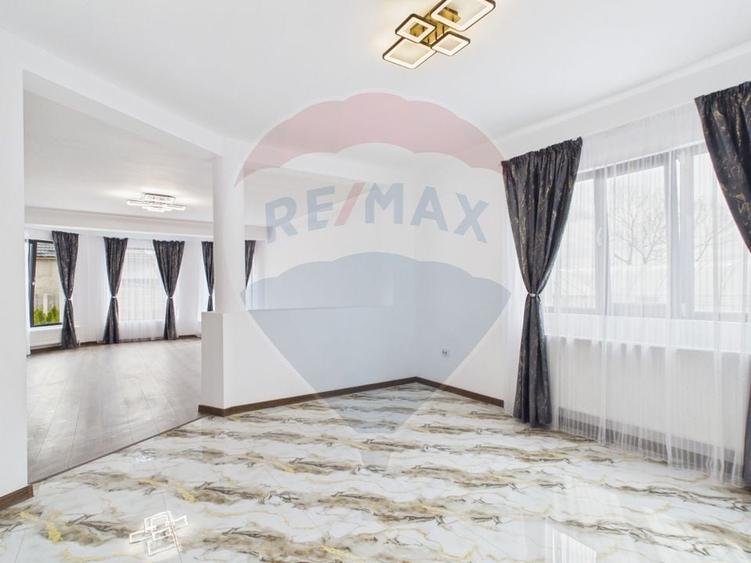 Casă individuală cu 5 camere cu Teren 457 Mp în Dobreni