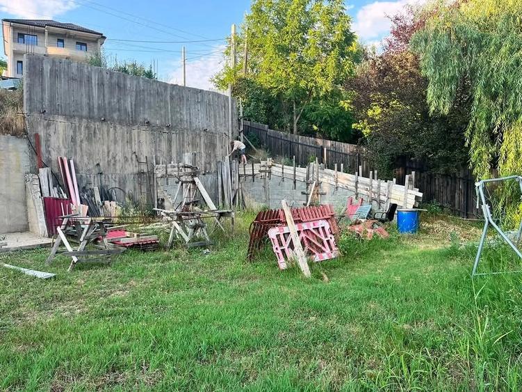 Teren de 1200 mp, în Leamna de Sus