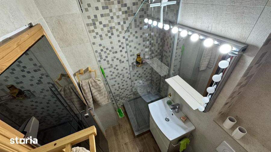 Apartament cu 3 camere în Craiovița Nouă