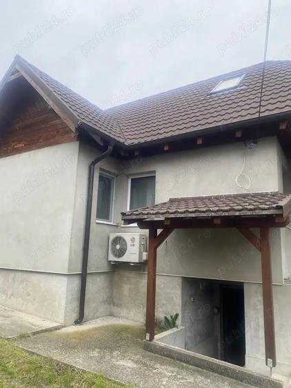 Casă cu 4 camere cu Teren 9000 Mp în Cornești
