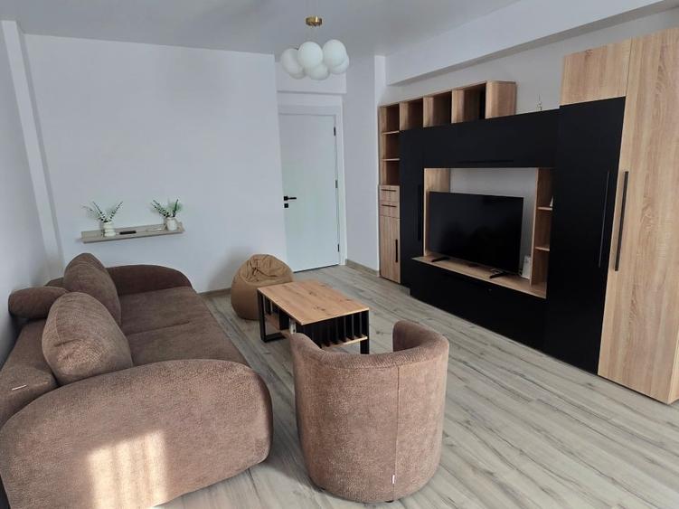 Apartament cu 3 camere decomandat, mobilat în Energia