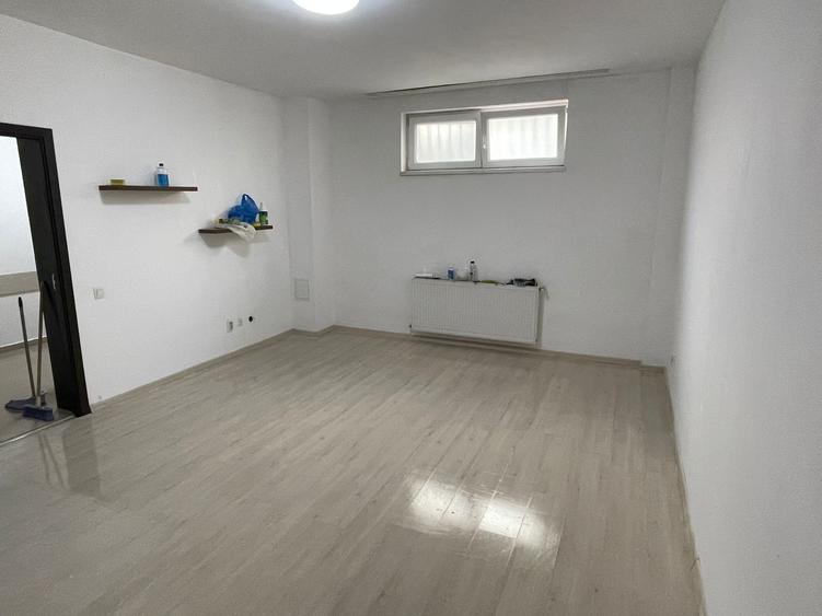 Garsonieră decomandată în Apărătorii Patriei