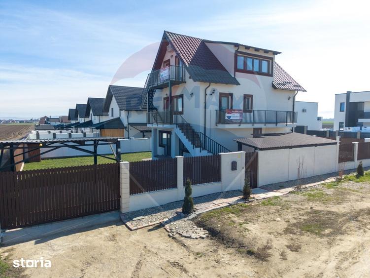 Casă cu 9 camere cu Teren 501 Mp în Astra