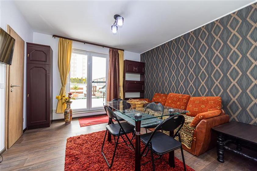Apartament cu 3 camere decomandat, mobilat în Tractorul
