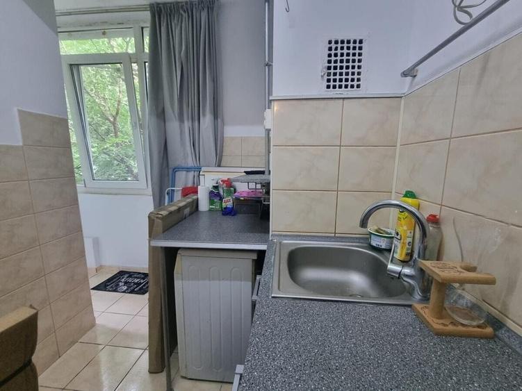 Garsonieră decomandată, mobilată în Baba Novac
