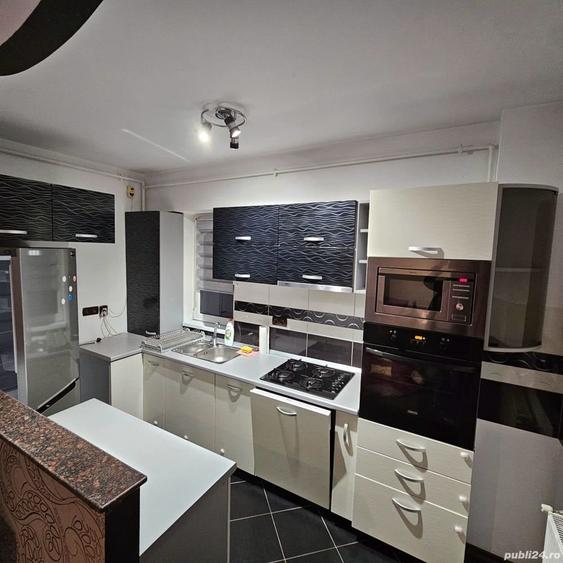 Apartament cu 3 camere decomandat în Turnișor