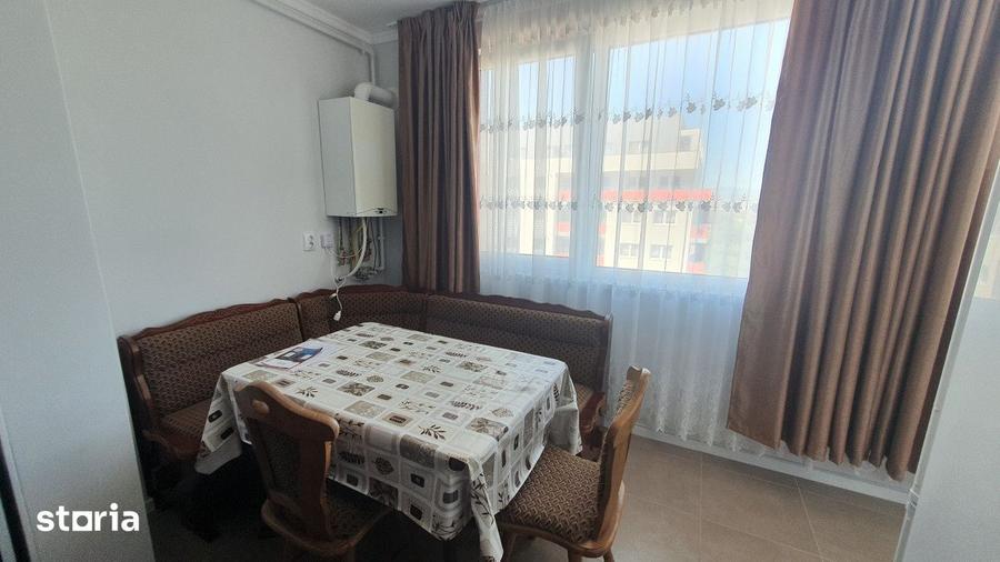 Apartament cu 3 camere semidecomandat, mobilat în Florești