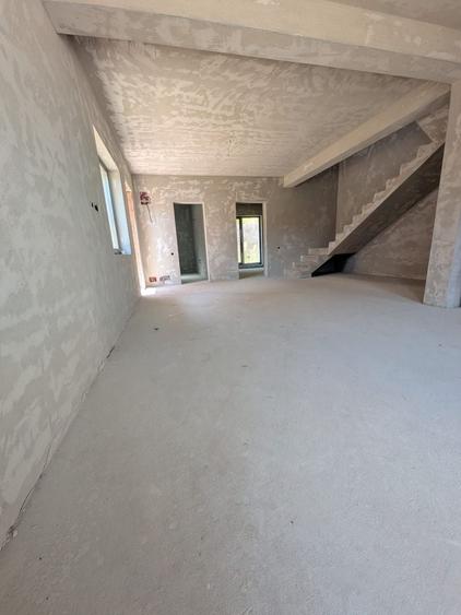 Duplex cu 5 camere cu Canalizare în Florești
