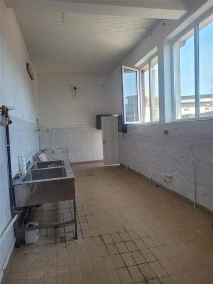 Spațiu comercial, de 750 mp, în Zona Industrială