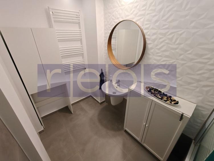 Apartament cu 3 camere decomandat, mobilat în Central