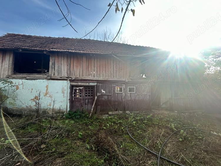 Casă cu 3 camere cu Teren 2872 Mp în Slătioara