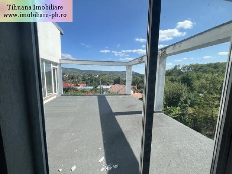 Casă individuală cu 12 camere cu Canalizare în Central