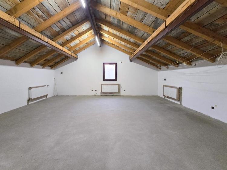 Casă cu 7 camere cu Teren 500 Mp în Unirii