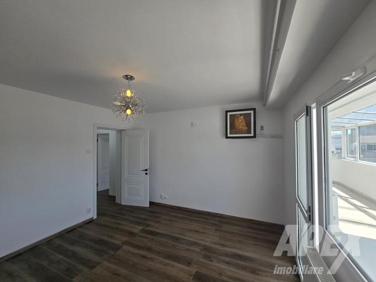 Apartament cu 2 camere semidecomandat, mobilat în Decebal