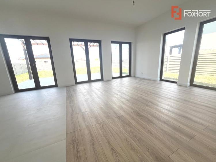 Casă individuală cu 4 camere cu Canalizare în Moșnița Nouă