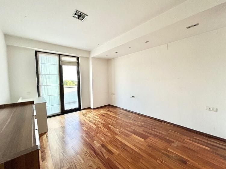 Apartament cu 4 camere decomandat, mobilat în Iancu Nicolae