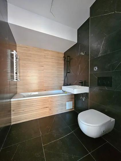 Apartament cu 4 camere decomandat în Titan
