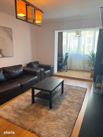 Apartament cu 4 camere decomandat în Pandurilor